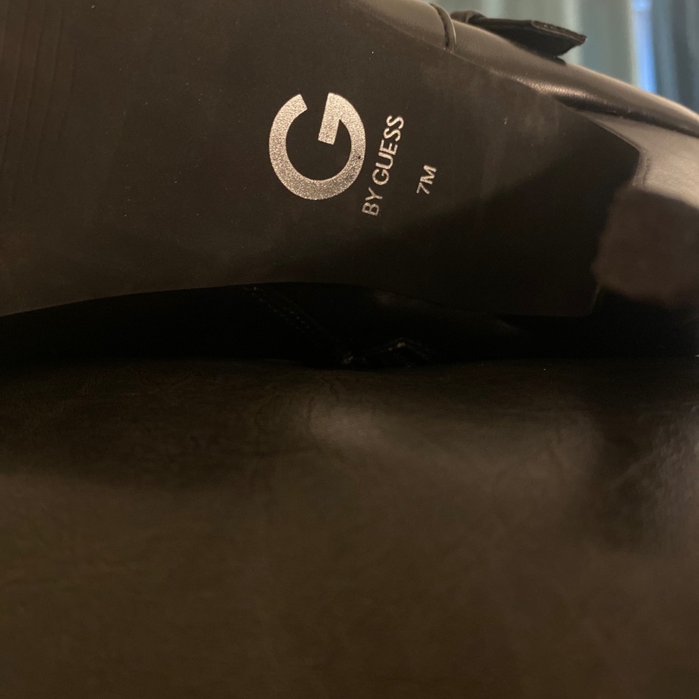 Guess boots size 7